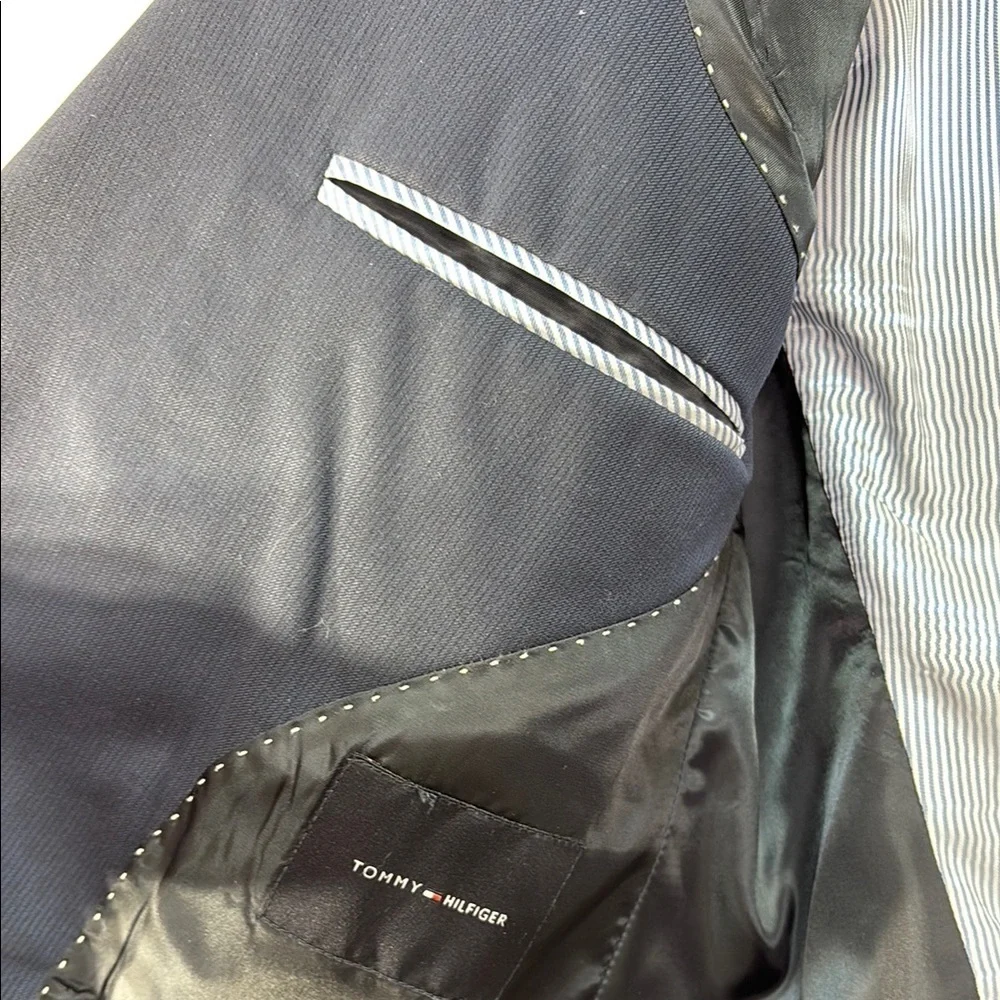 🏕️ Tommy Hilfiger navy wool Sport Coat with faint stripe
